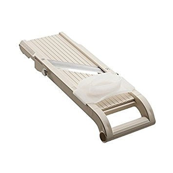 Benriner Almond Wide Slicer front view for even, uniform slices.