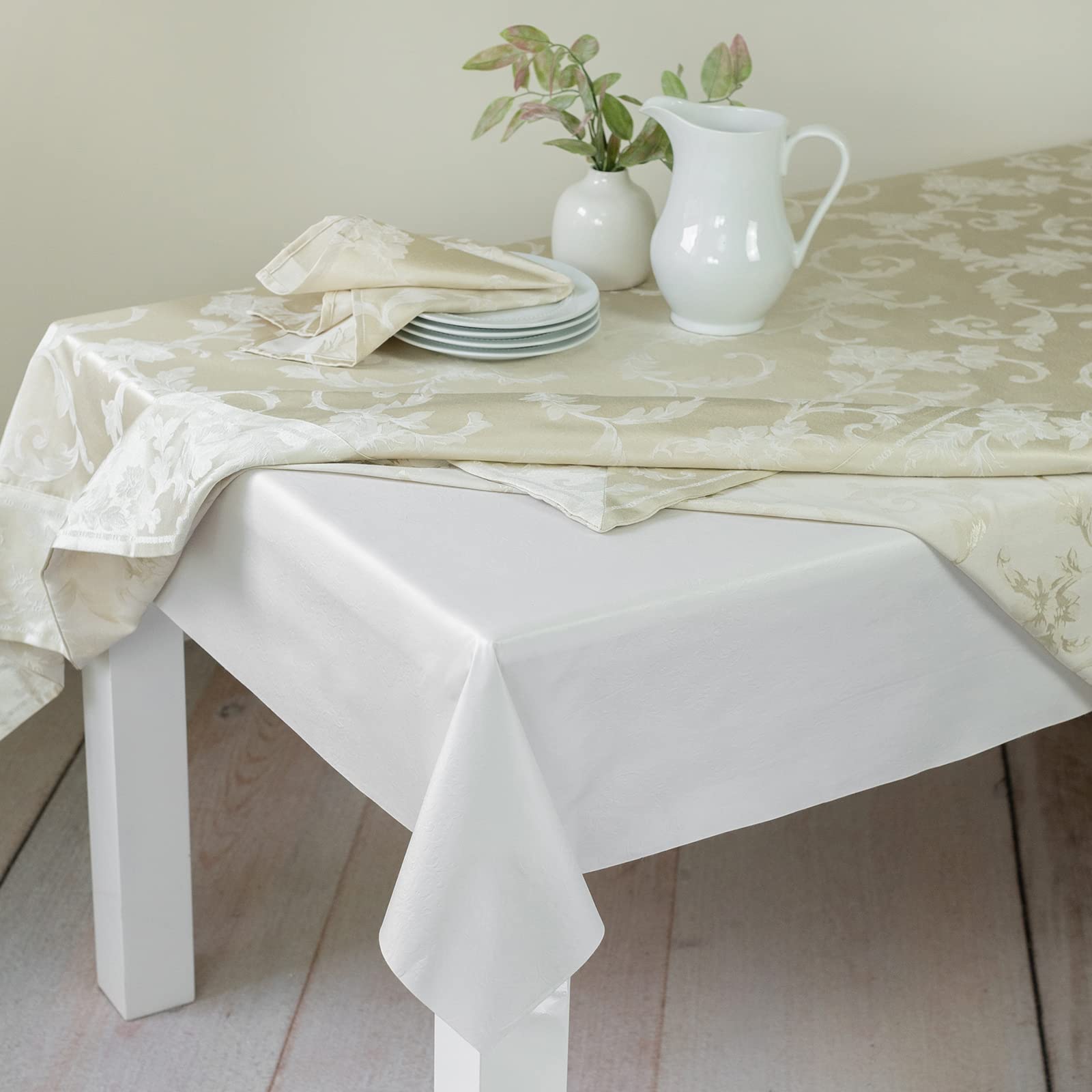 Benson Mills Deluxe table pad stays in place with soft backing