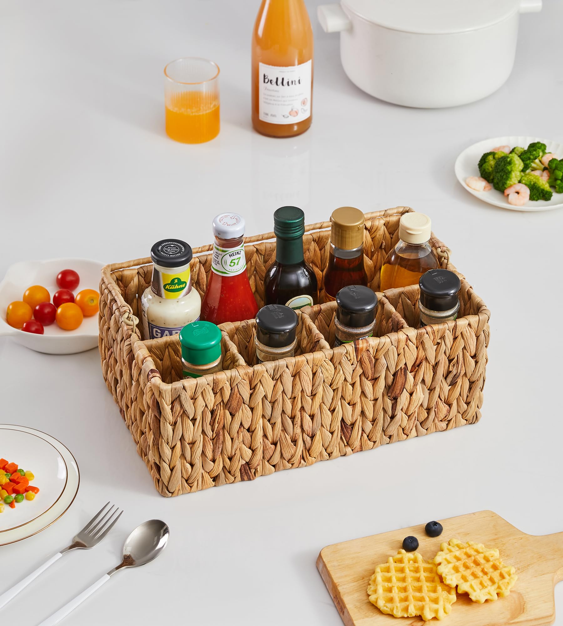 Berdeng Utensil Caddy plates and utensils ready for servings.