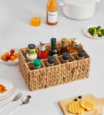 Berdeng Utensil Caddy plates and utensils ready for servings.