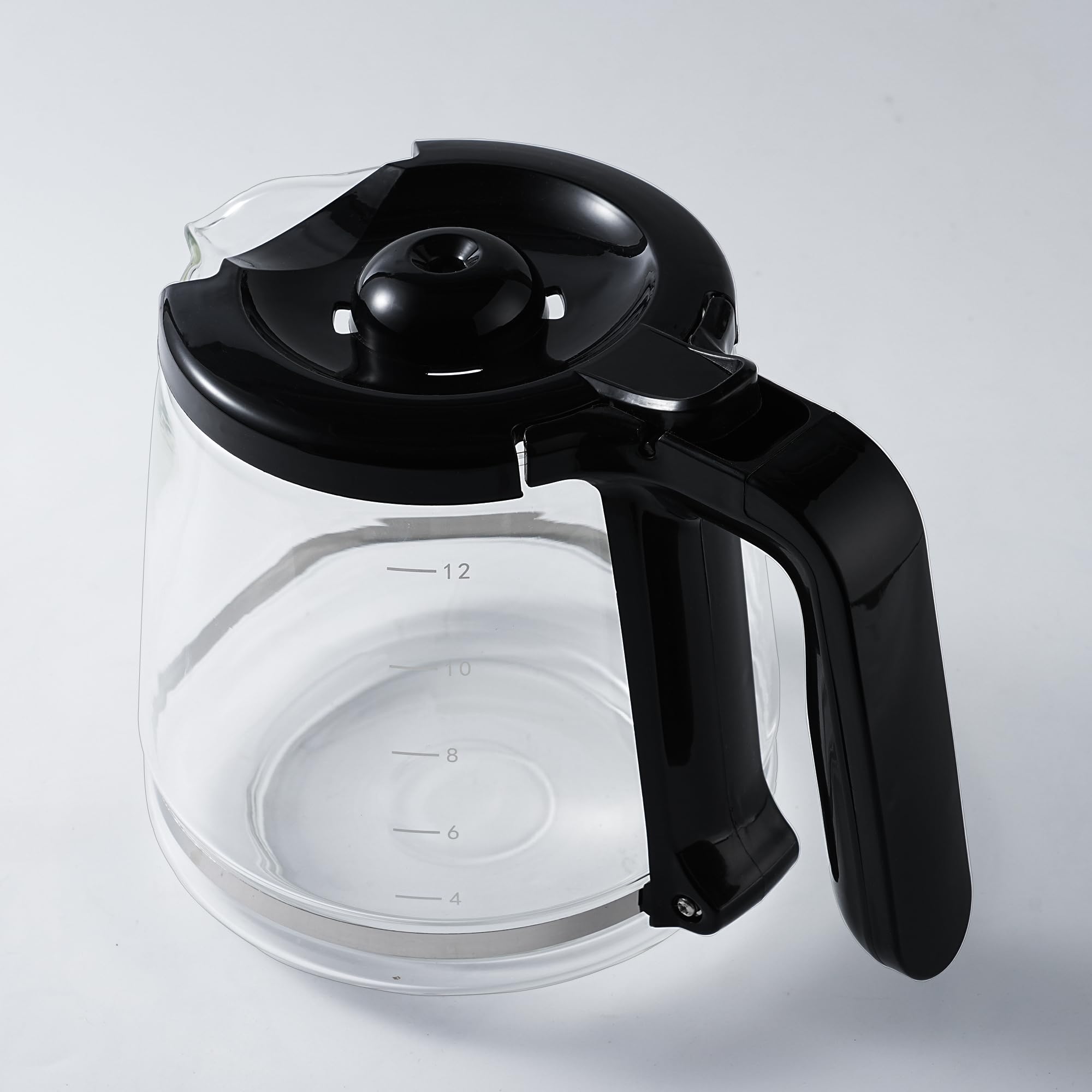 BESBARISTA carafe pouring action with smooth, controlled pour.