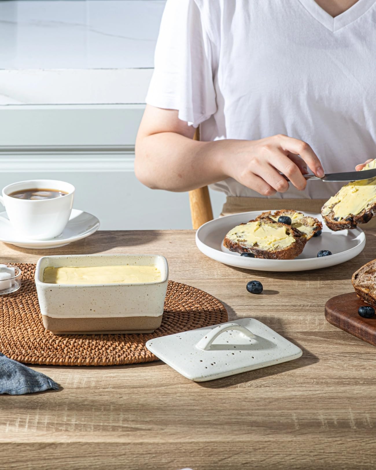 Besmeety butter dish seals tightly to keep spreads fresh.