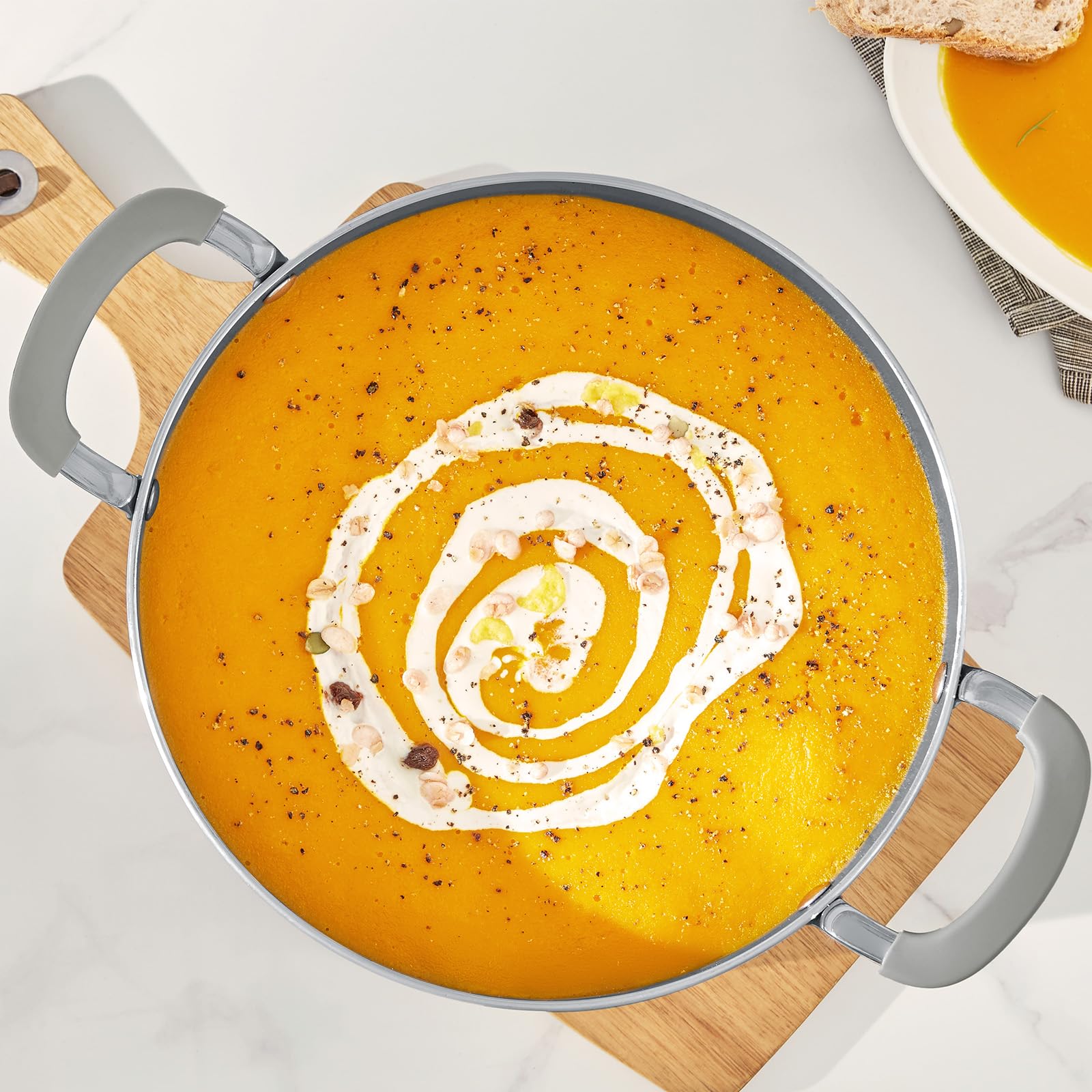 BEZIA 8-quart interior capacity supports larger batches.