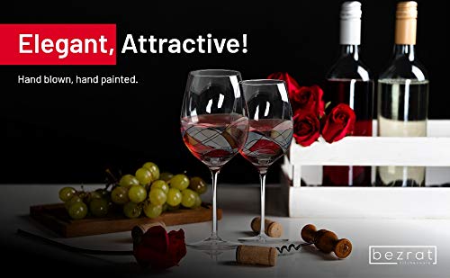 Bezrat 11-inch wine glass provides a comfortable grip and dramatic presentation.