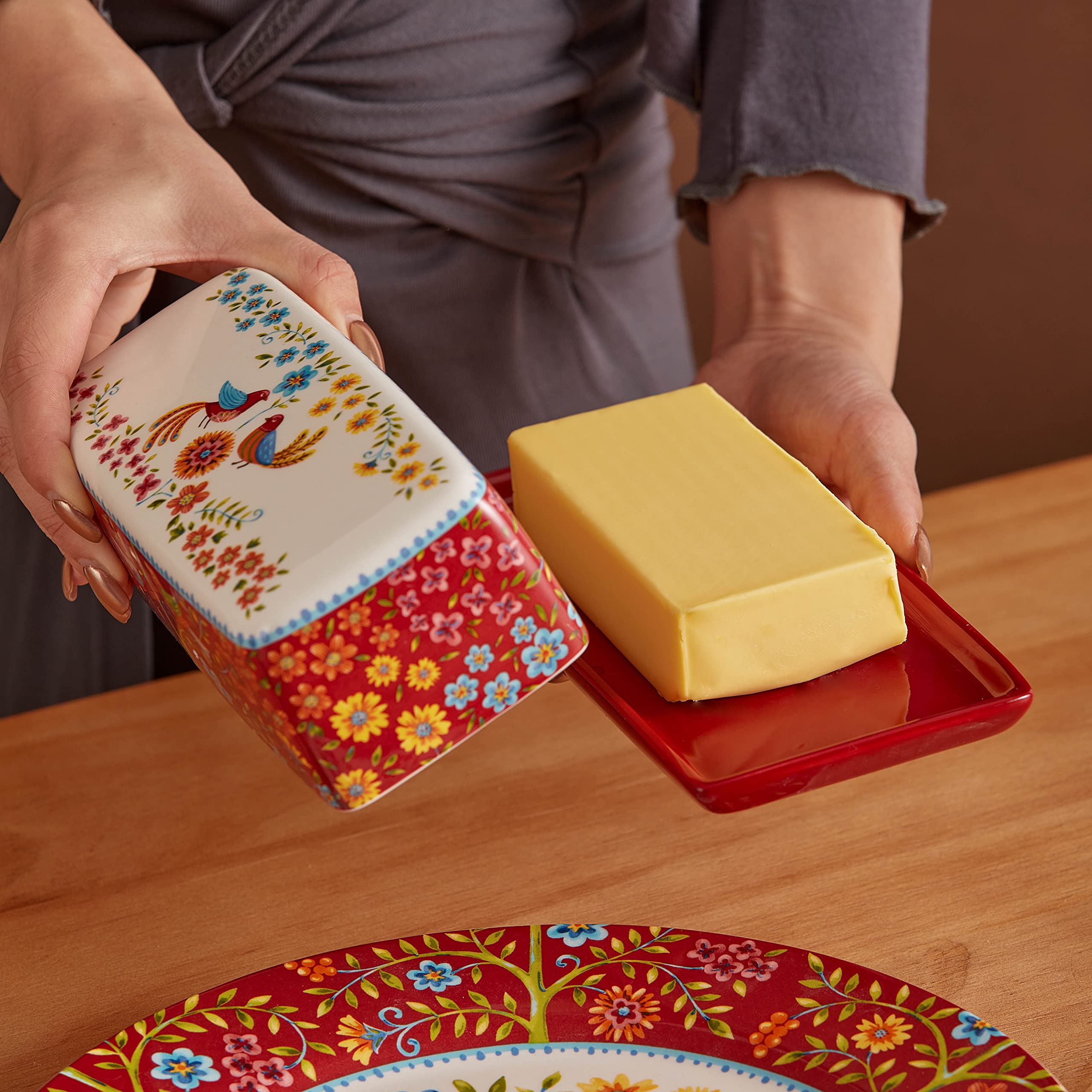 Bico dishwasher-safe ceramic butter dish for easy cleaning.