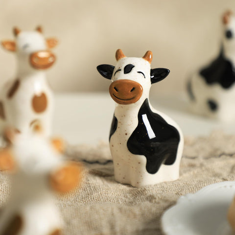 Bicuzat cartoon cow design salt and pepper shakers for fun table styling