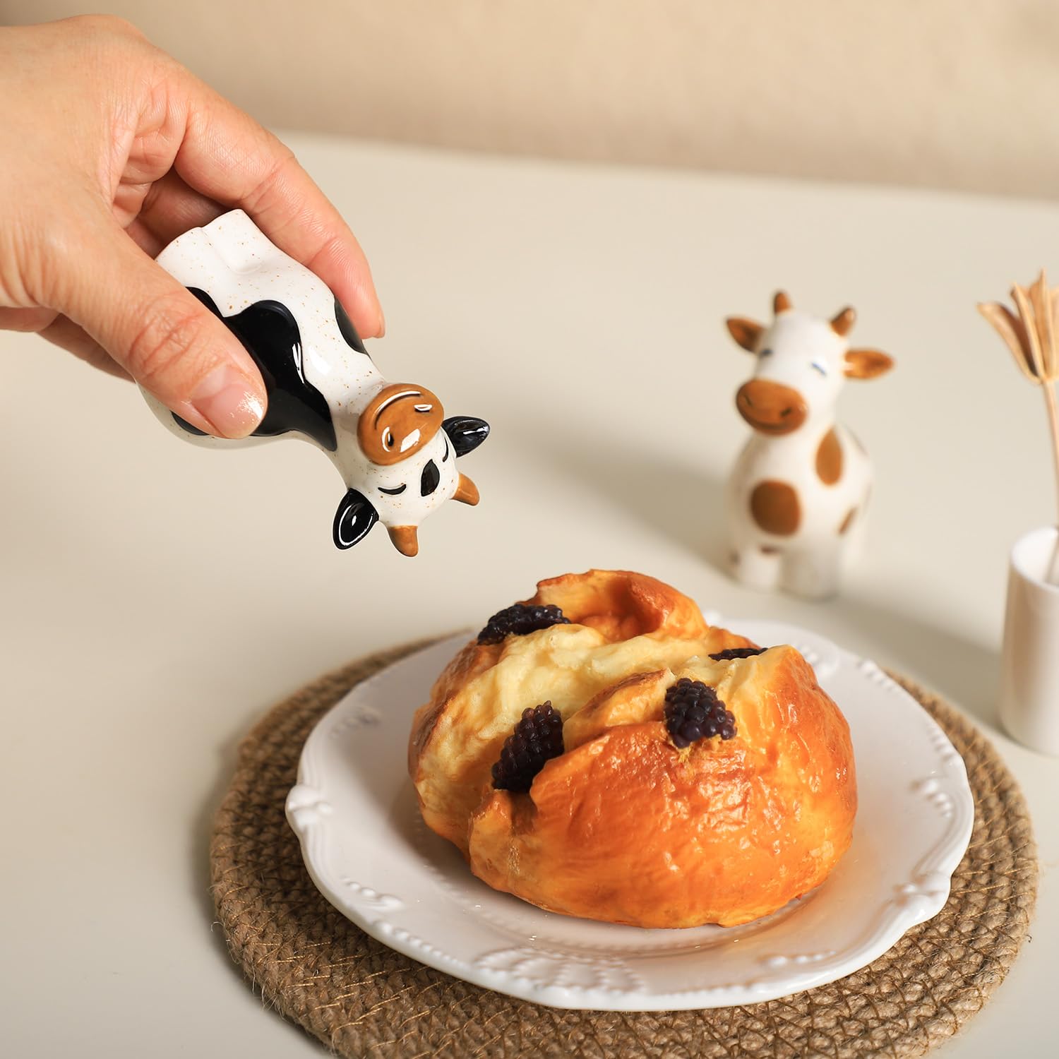 Bicuzat gift-ready cow salt and pepper shakers brown finish