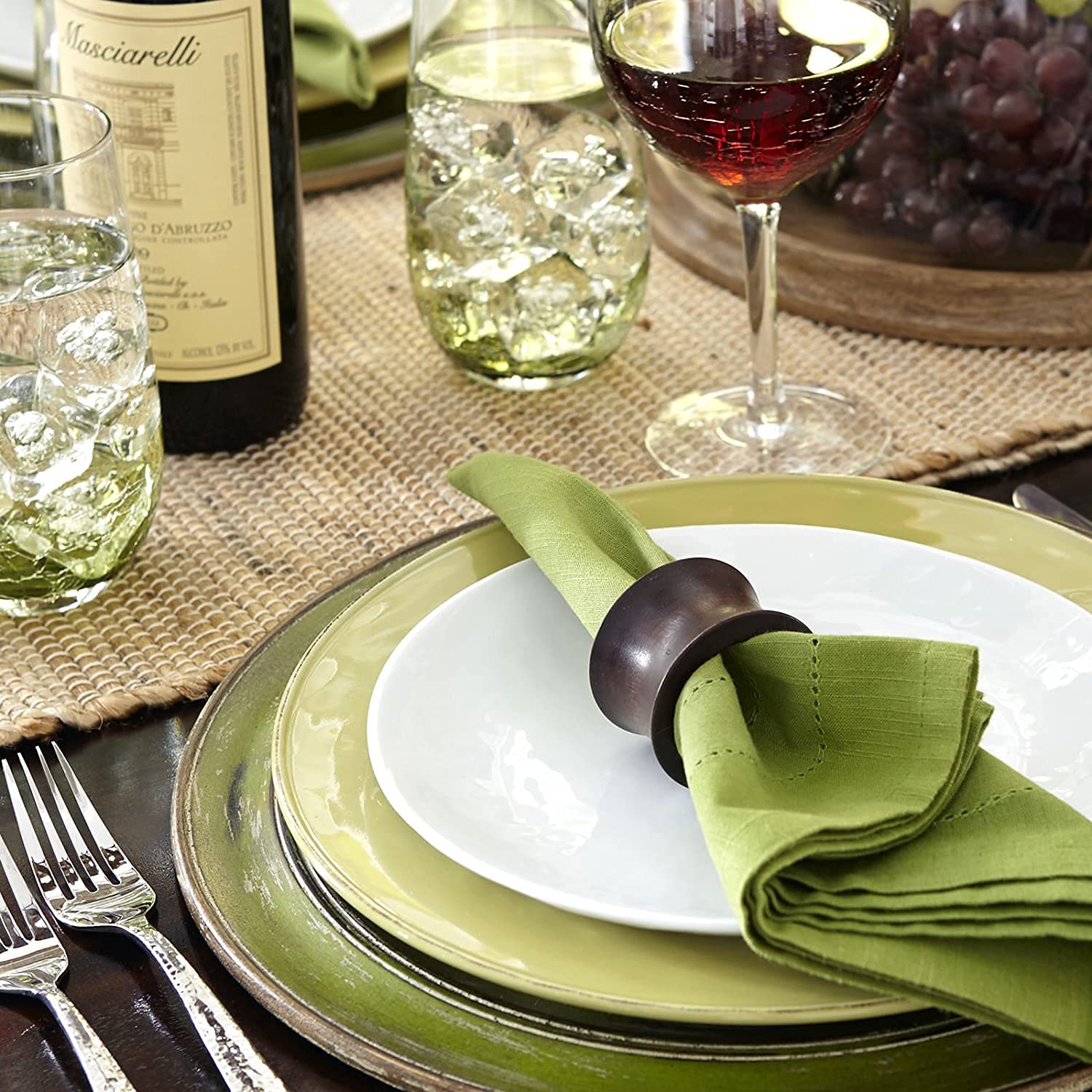 BIFFELY wooden napkin ring closeup highlights rich grain and sturdy mid-weight feel.