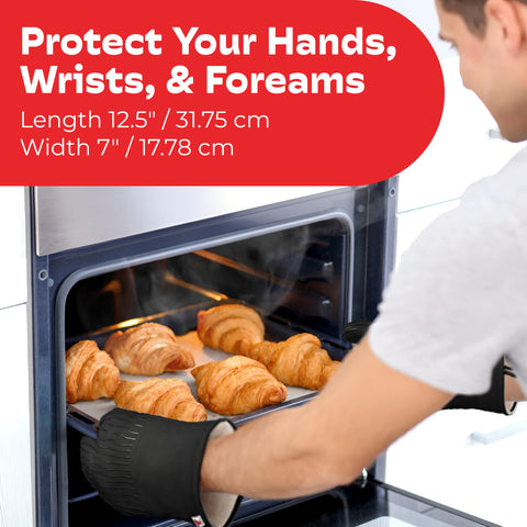 Big Red House mitts feature non-slip silicone palms for a secure grip on hot cookware.
