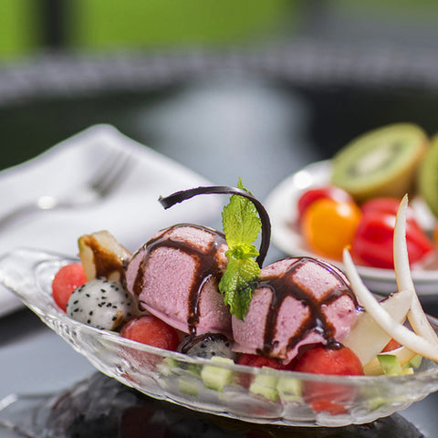 Binsakao banana-split boats ideal for fruit salads and snacks.