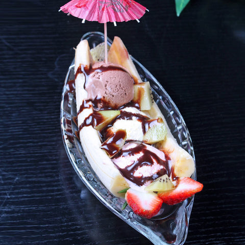 Binsakao clear bowls serve yogurt parfaits with visible colors.