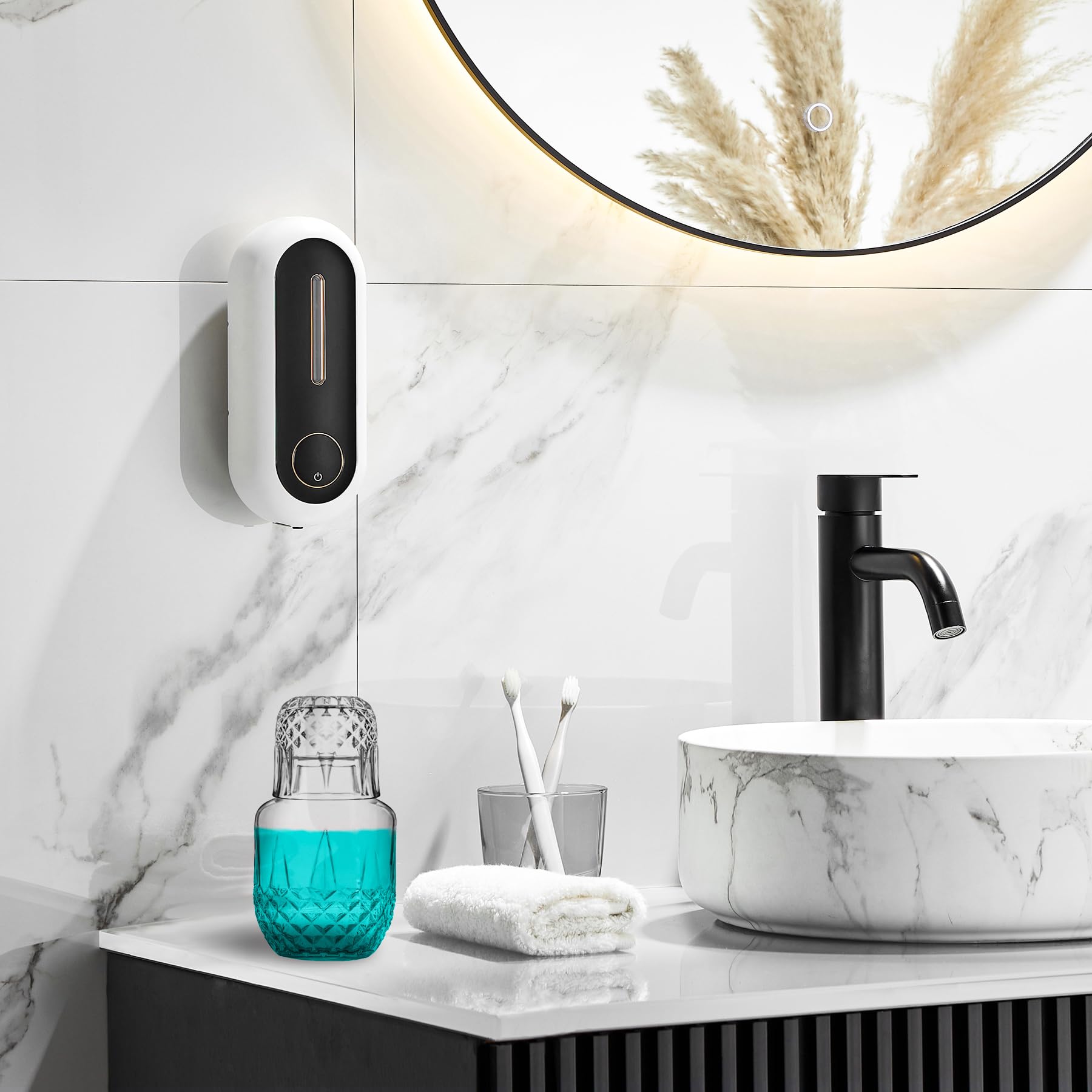 Binsakao elegant bedroom decor that complements modern nightstands.