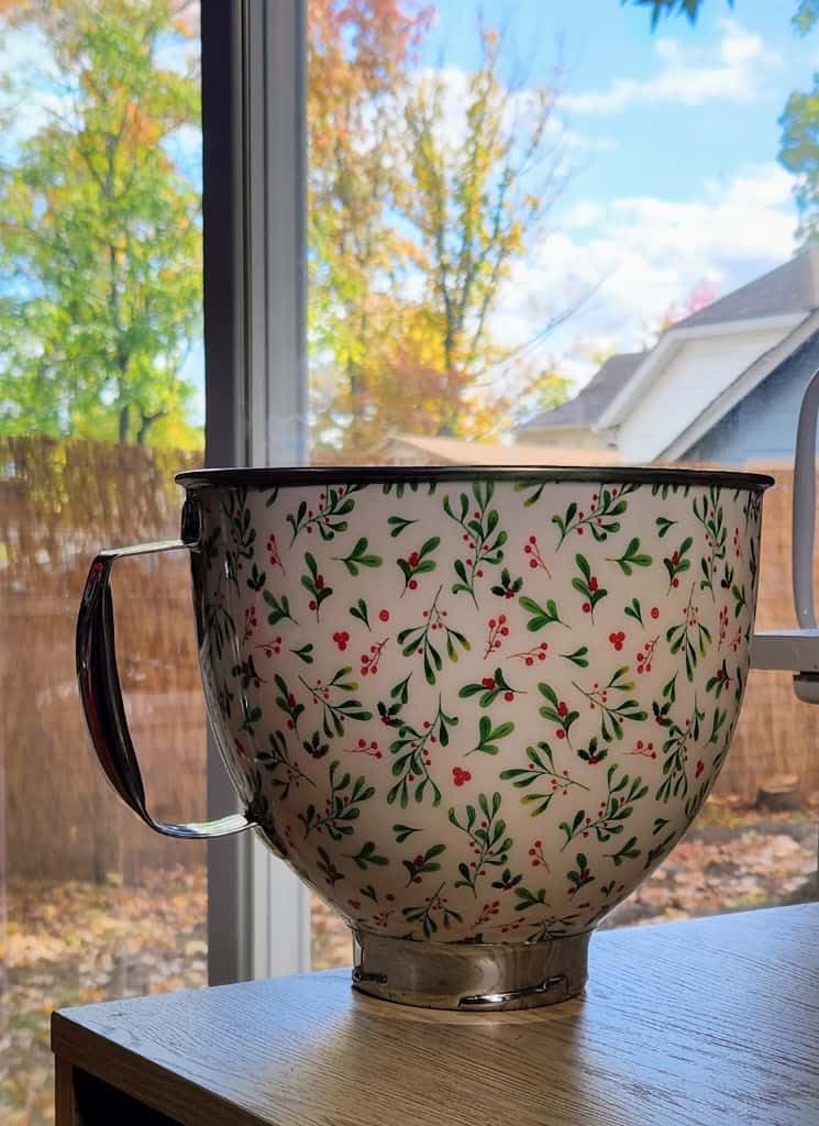 Biscuitique mixer bowl features enamel finish for easy cleaning and shine.