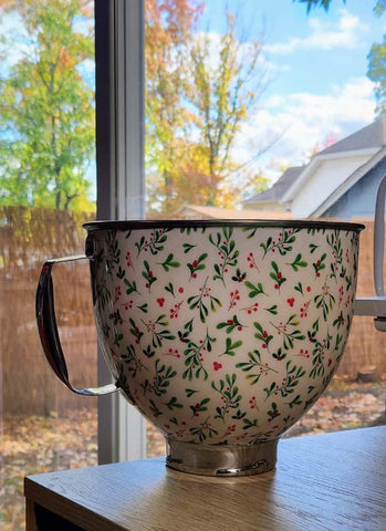 Biscuitique mixer bowl features enamel finish for easy cleaning and shine.