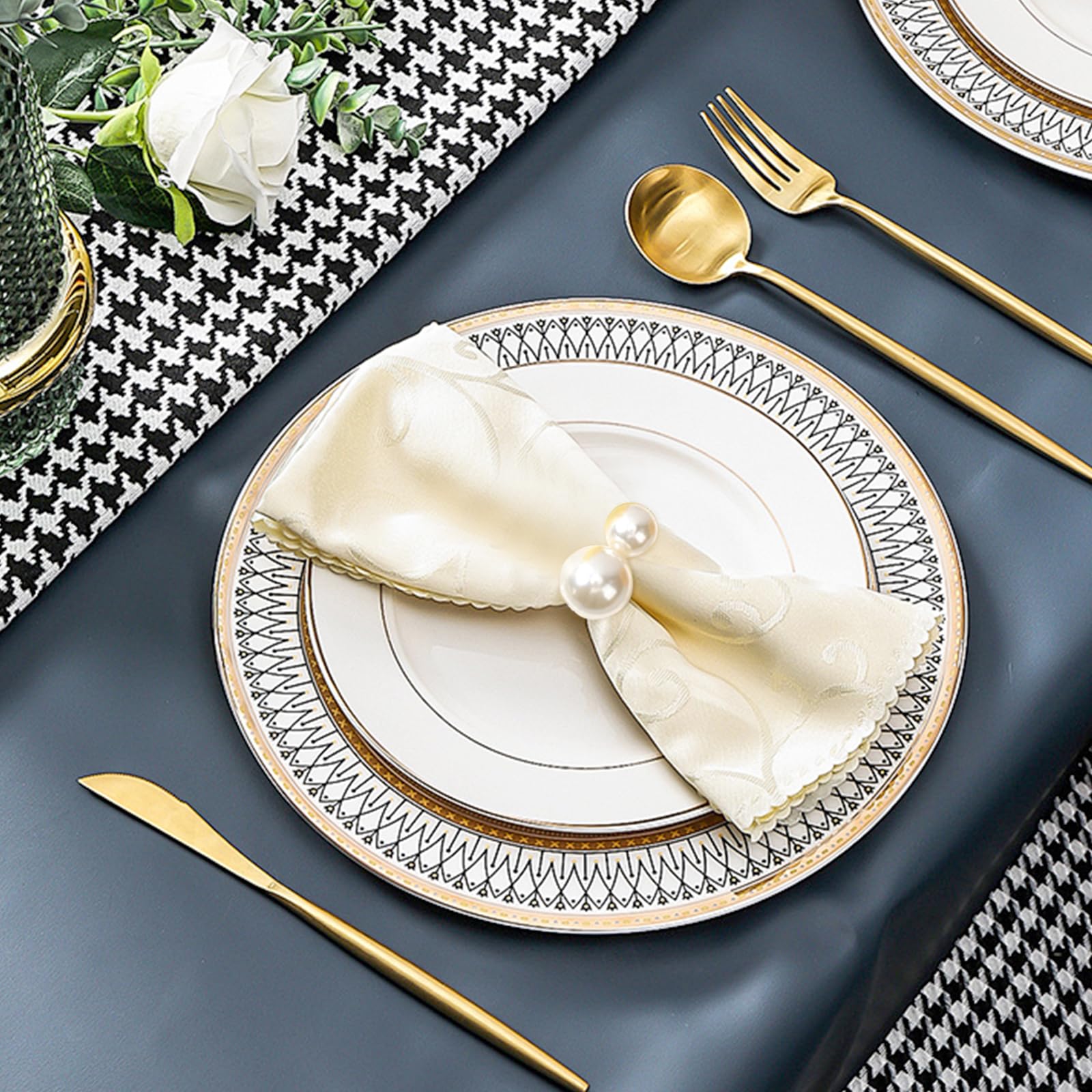 Bituinra gold alloy napkin rings offer rust resistance for long-term use.