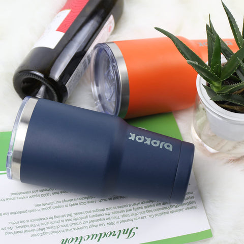 Leak-proof lid prevents splashes during travel