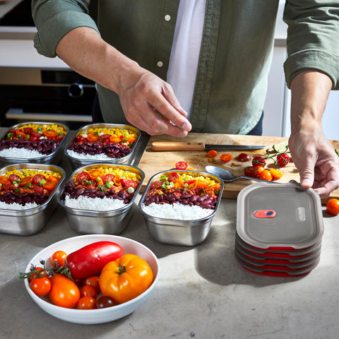 BLACK + BLUM leak-proof lid with silicone seal and vacuum seal