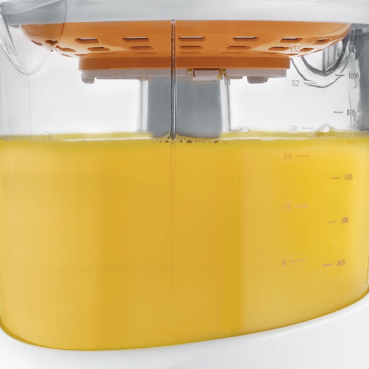 BLACK+DECKER easy pour spout minimizes drips and spills