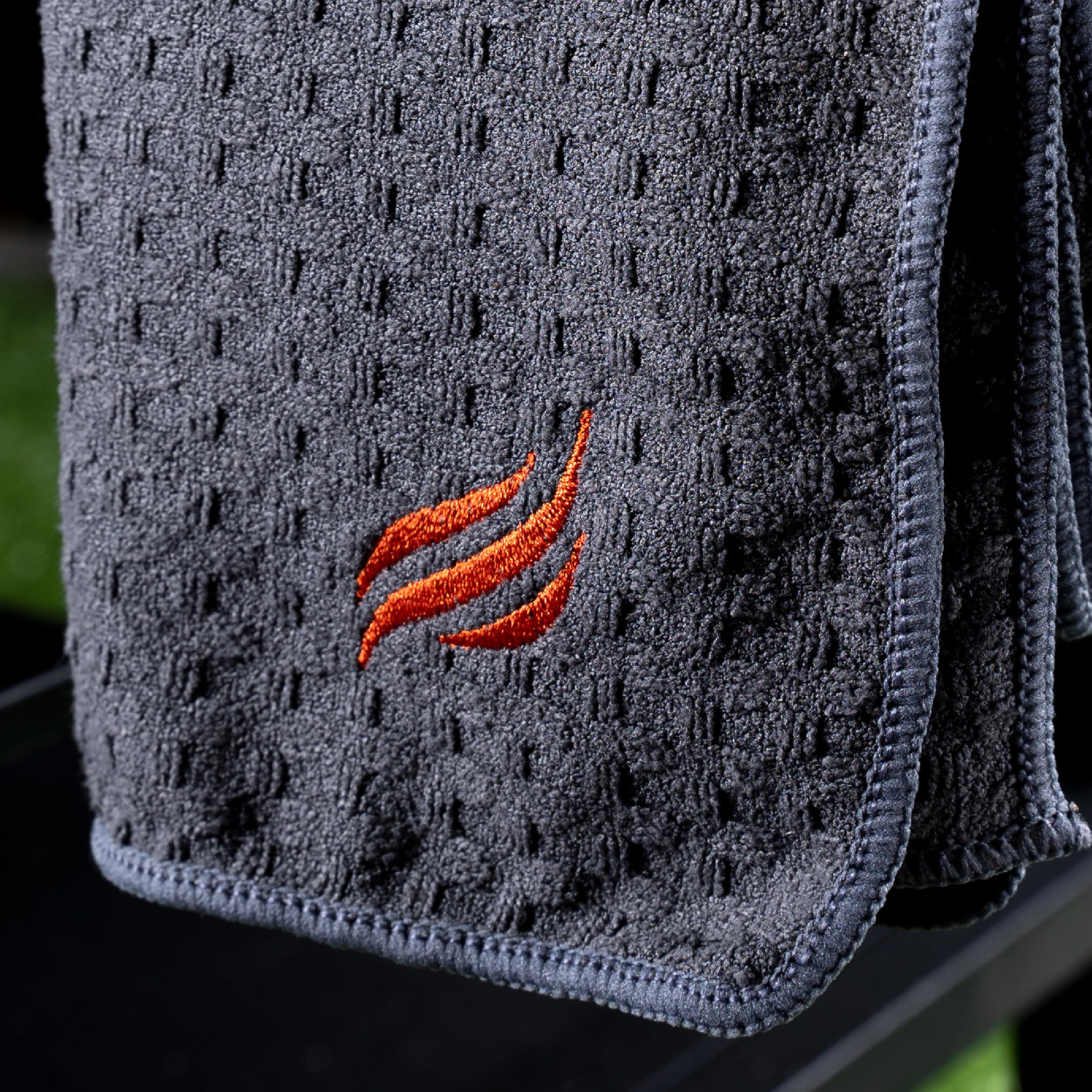 Outdoor kitchen organization improves as Blackstone 5300 towels stay close at hand