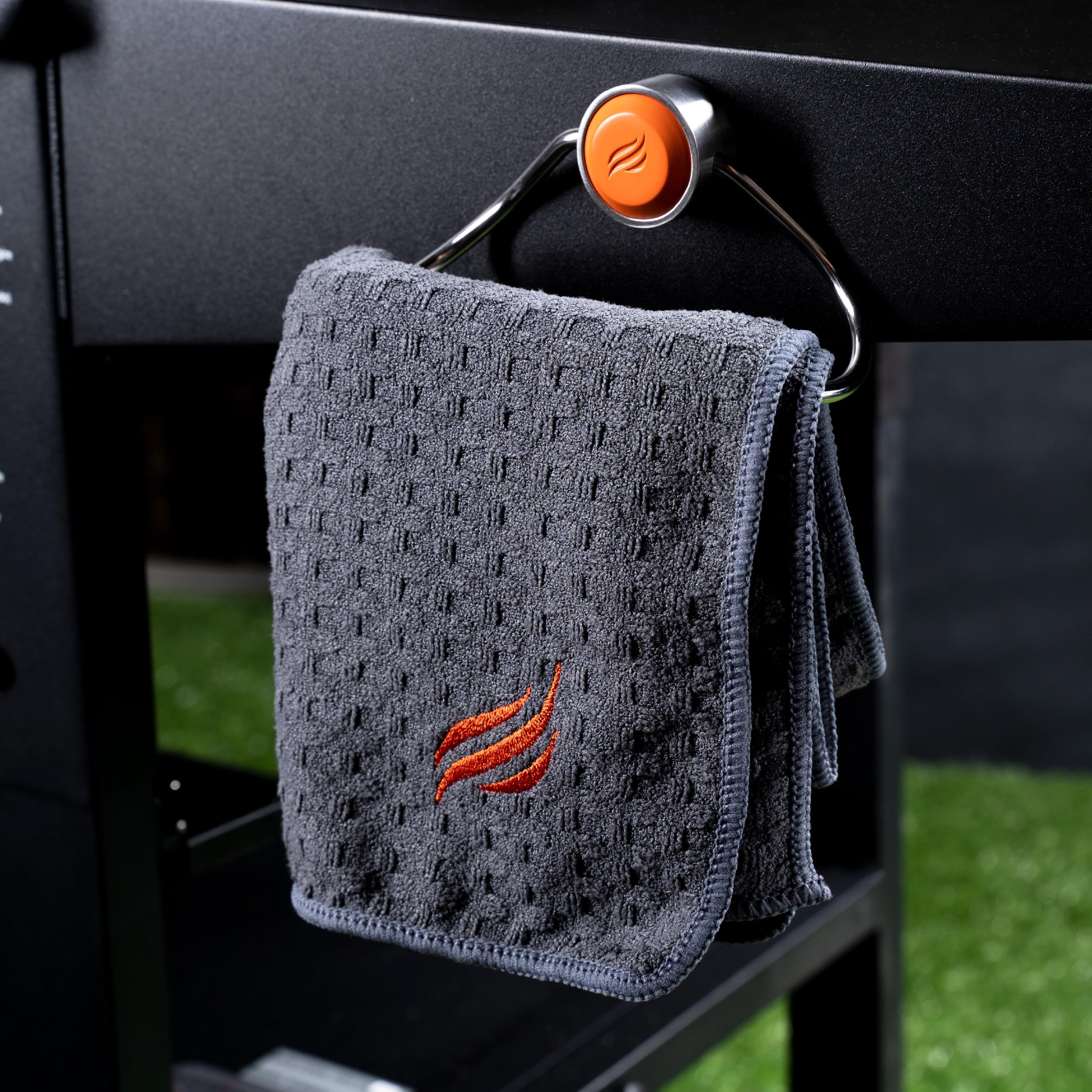 Two towels included in the Blackstone 5300 set for quick cleanup during grilling