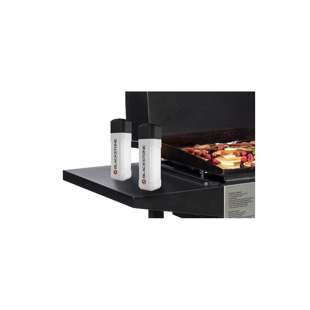 Blackstone 3-inch squeeze bottle enables accurate seasoning during barbecue sessions.