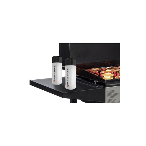 Blackstone 3-inch squeeze bottle enables accurate seasoning during barbecue sessions.