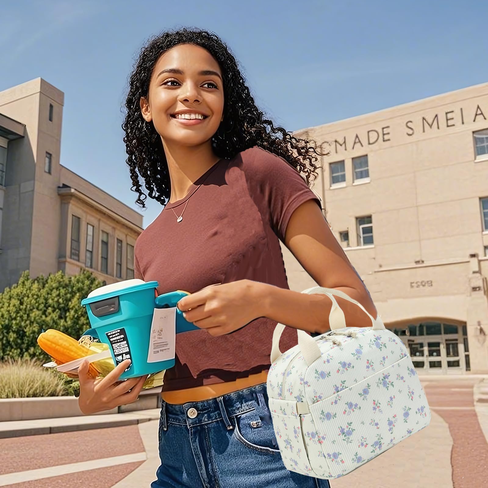 Bluboon insulated lunch bag uses waterproof fabric to protect contents.