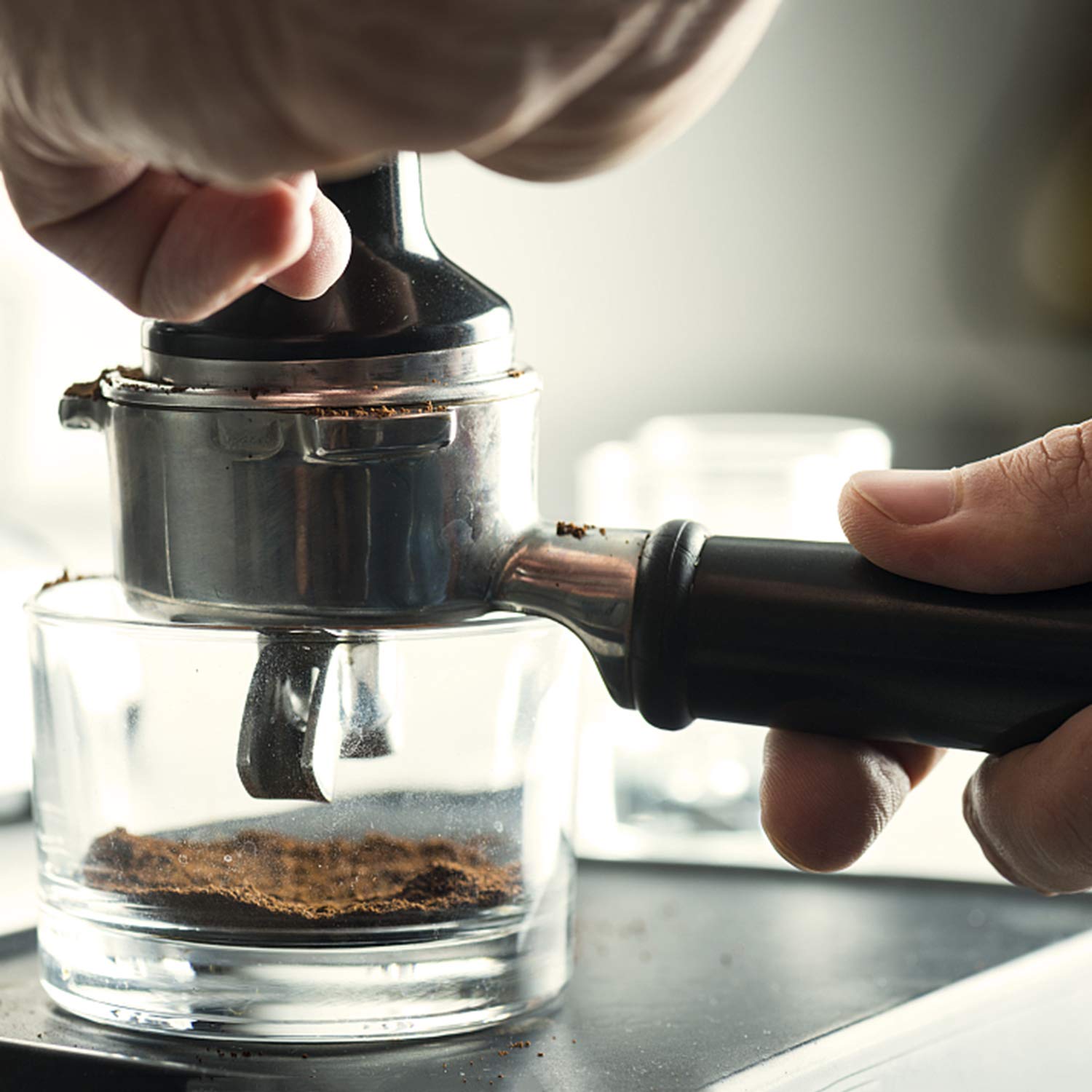 BlueSnail included tamper in box for quick setup.