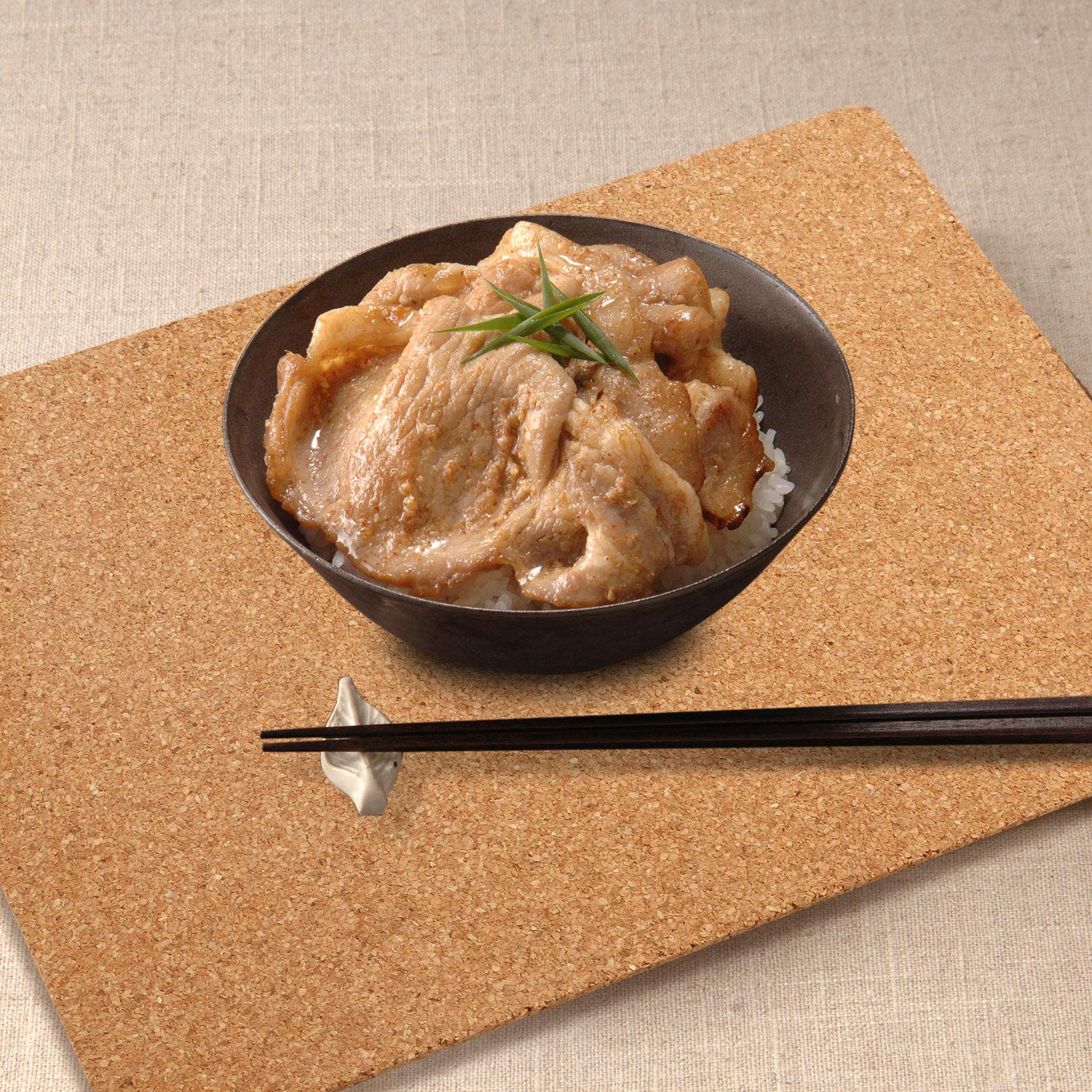 Boao easy-clean cork trivet offers durability with low maintenance.