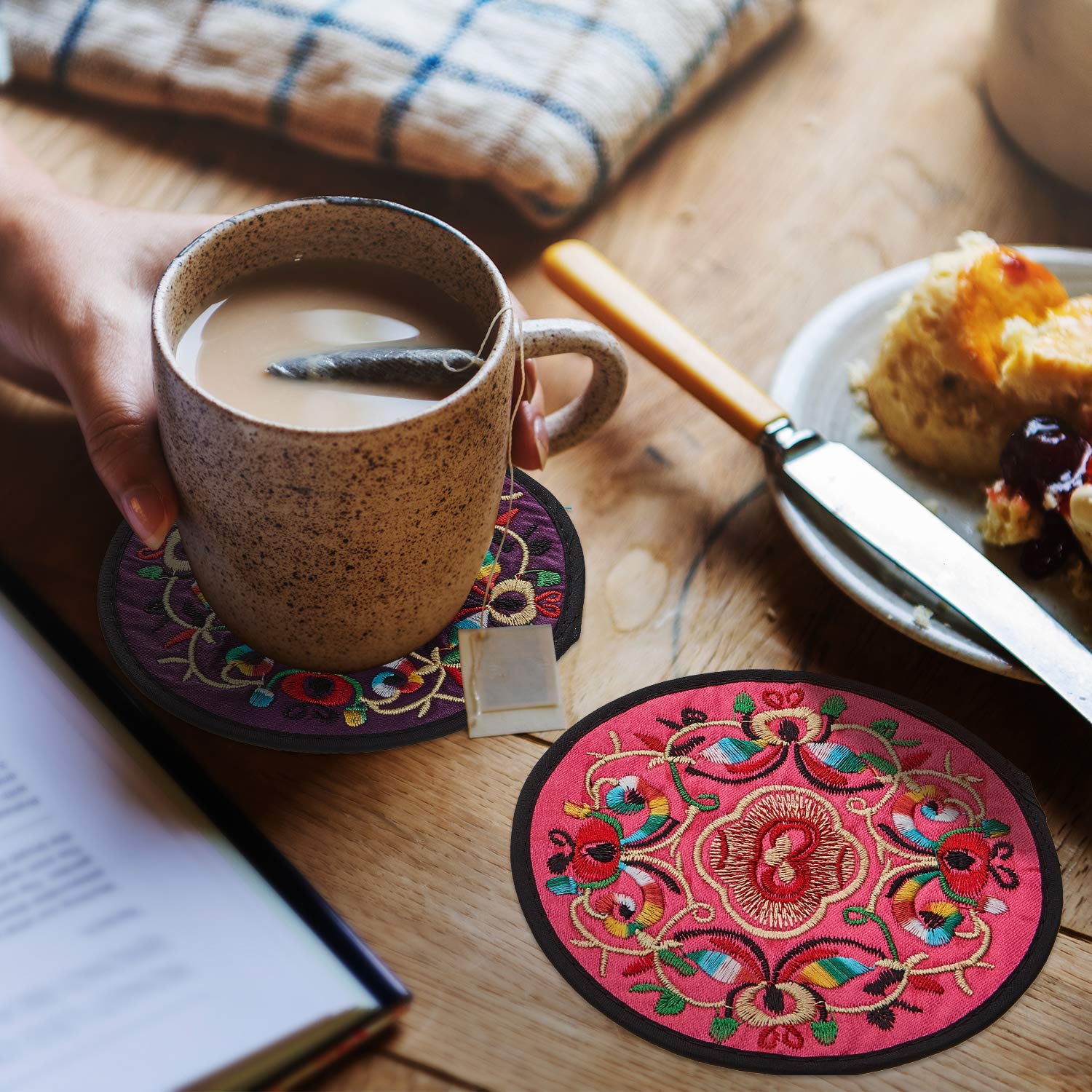 Boao heat-protective coaster helps keep your surfaces clean during drinks.