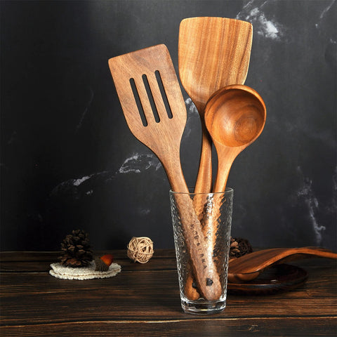 BOKALAKA teak spoons 8-piece set with spaghetti spoon for perfect pasta handling.