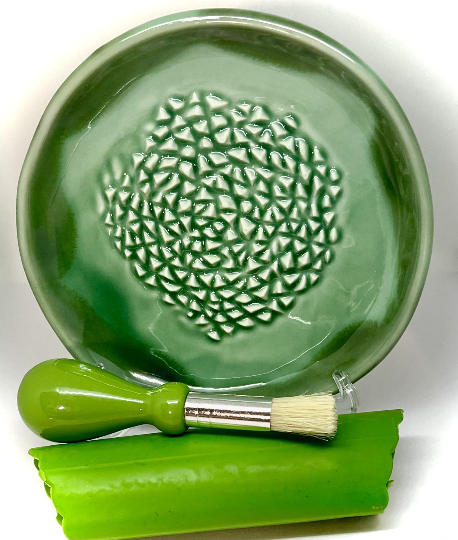 BonCera ceramic grater plate with green glaze for quick garlic and ginger shredding.