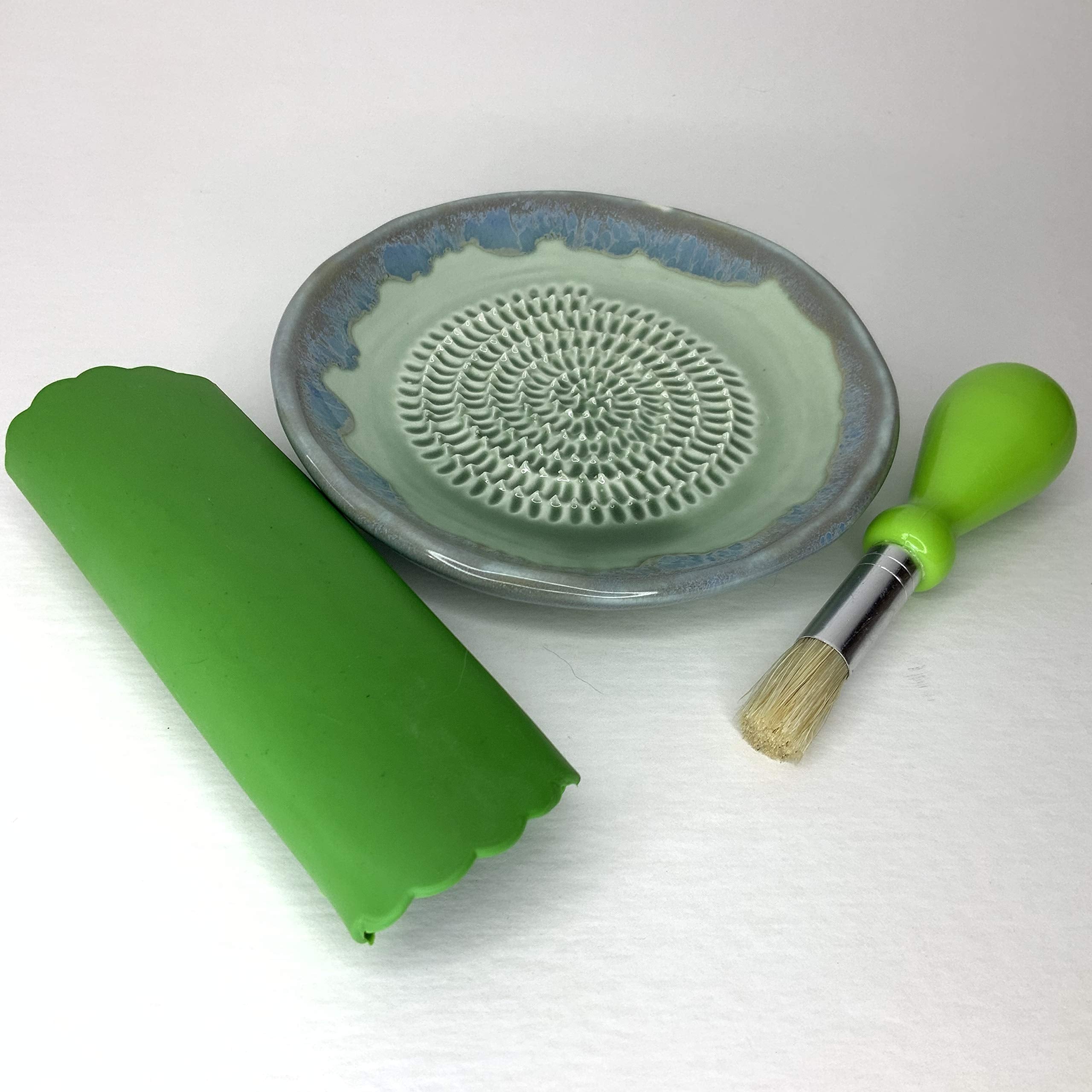 BonCera dishwasher and microwave safe plate simplifies daily use.