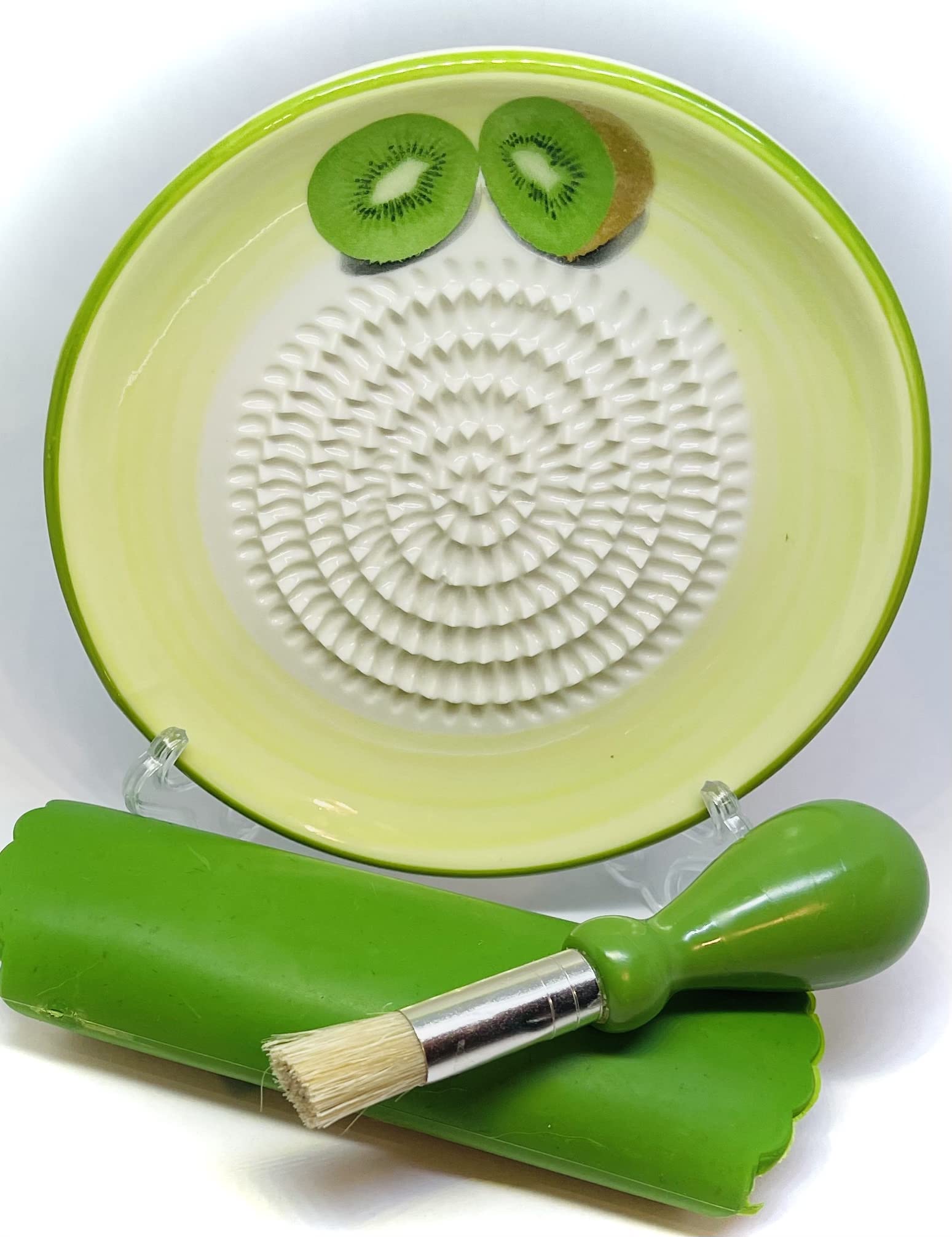 BonCera ceramic grater plate with sharp center ridges for fast garlic shredding.