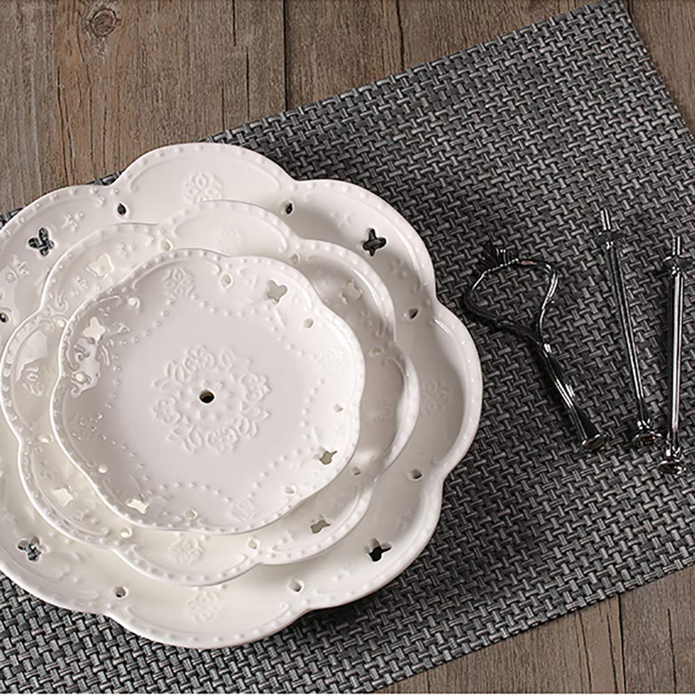 BonNoces embossed-edge display with a wavy flower edge enhances cupcakes and light desserts