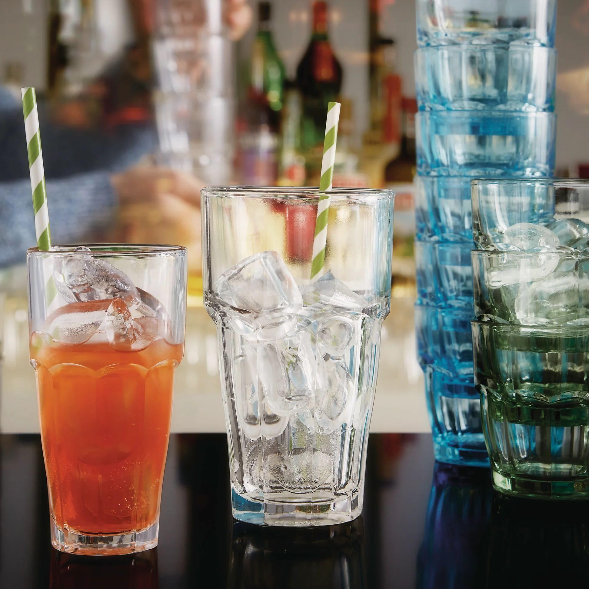 21.75 oz capacity for iced drinks and cocktails
