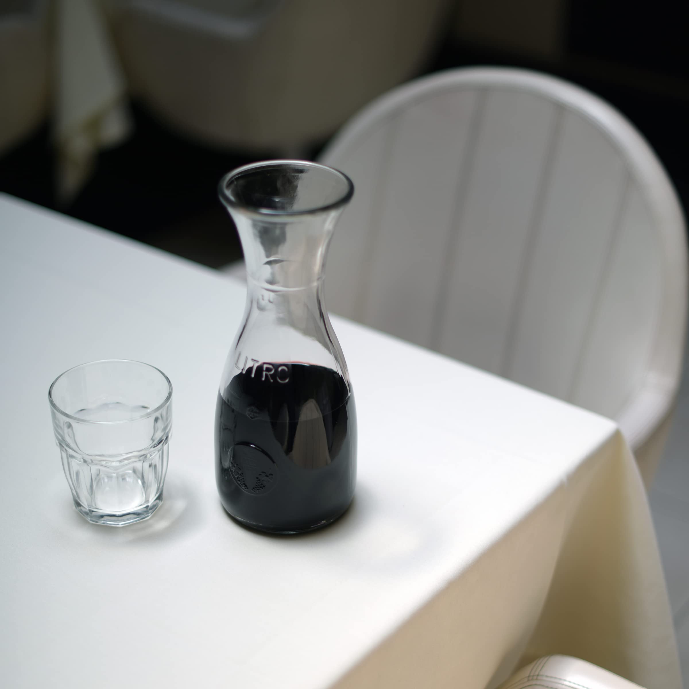 Elegant, classic bistro-style Misura carafe for table presentation