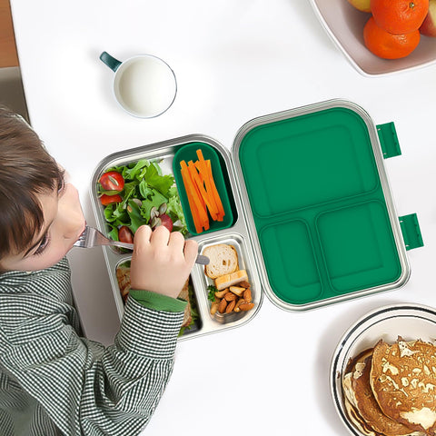 BOSEDSANG green lunch box shown ready for school and outings.