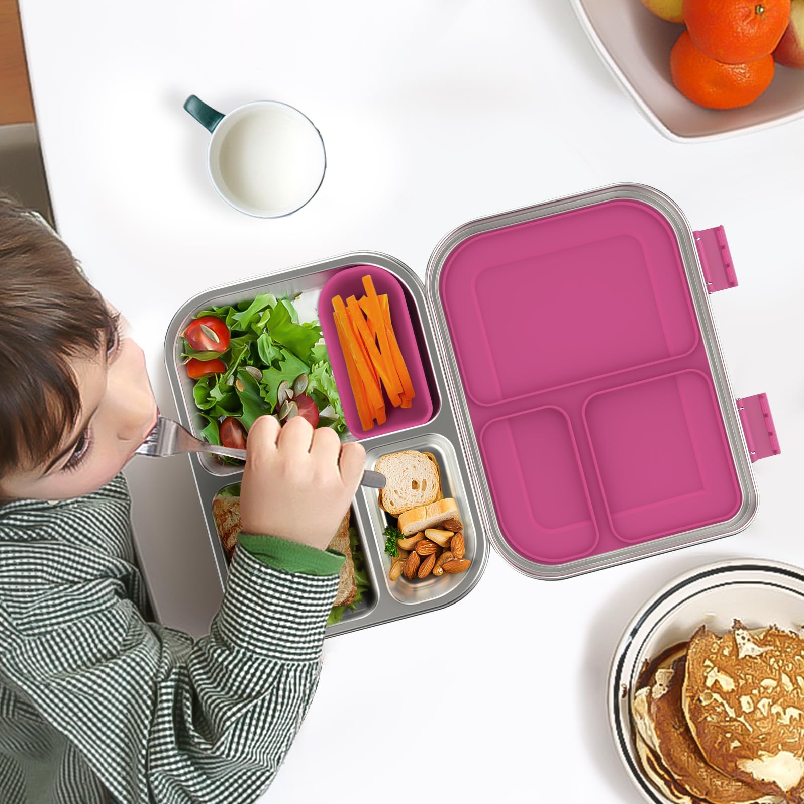 BOSEDSANG three-compartment design helps keep snacks, sandwiches, and sides neatly separated.