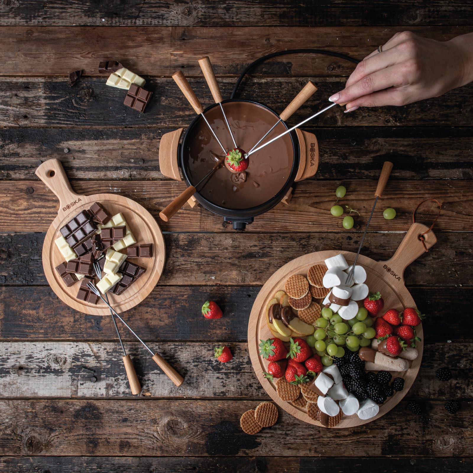 Boska fondue set long cord enables tidy table setup without extra power strip.