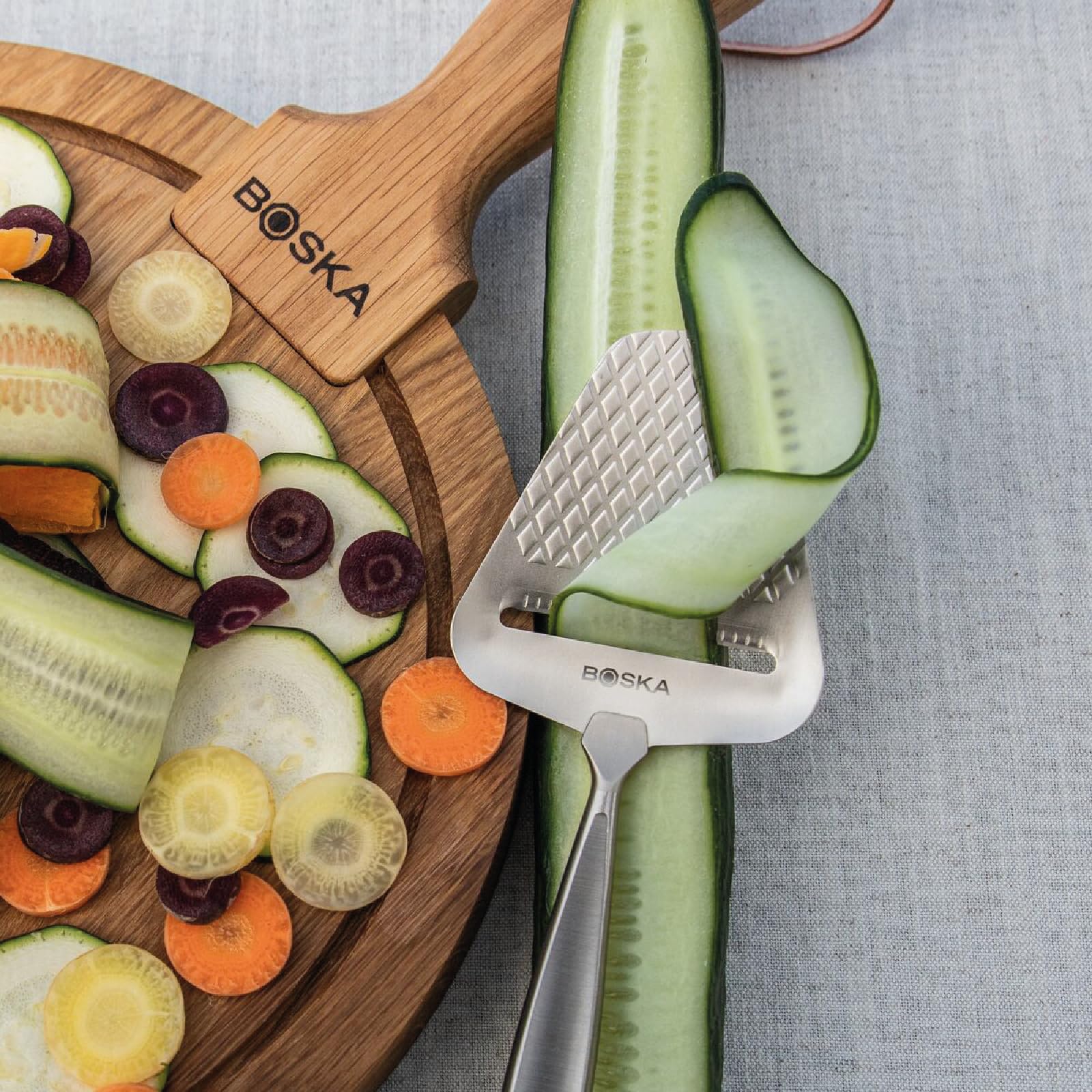 Boska Monaco+ non-stick design minimizes cheese residue during slicing.