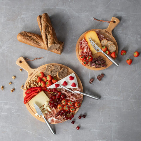 BOSKA non-stick knives reduce cheese sticking during prep.