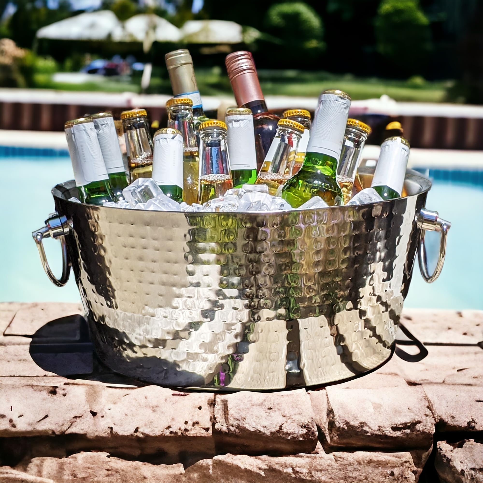 BREKX double-walled ice bucket highlighting superior insulation for extended chilling.