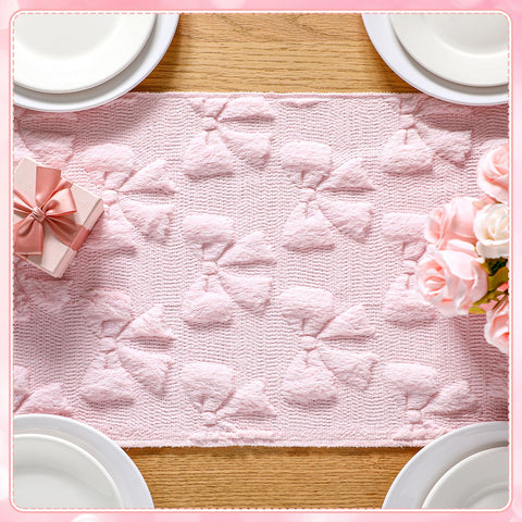 Breling machine-washable pink table runner for easy care and quick drying