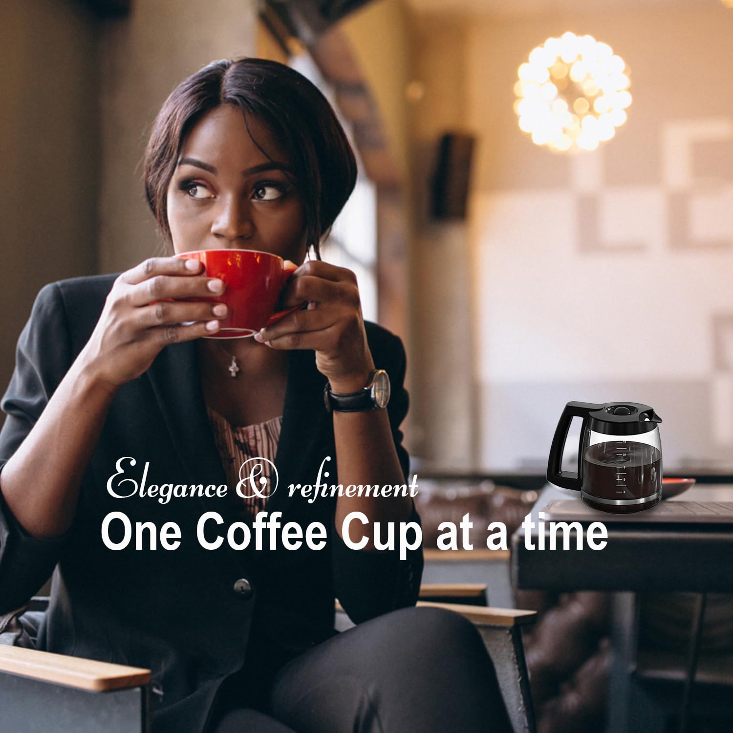 BRENSTEN carafe with black handle offers secure, comfortable pouring.