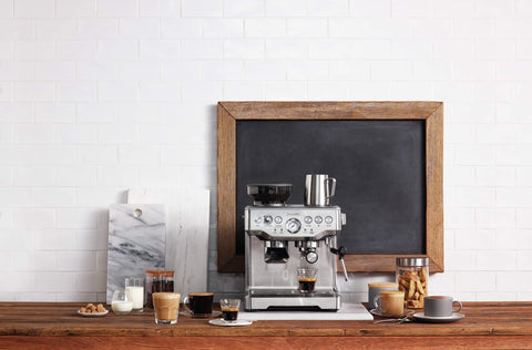 Breville BES870XL grinding-cradle demonstrates direct-to-portafilter grinding for fresh espresso