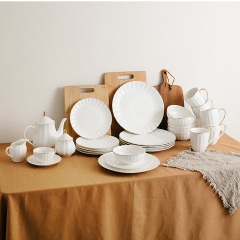Brew To A Tea gifting-friendly porcelain plate set for special occasions.