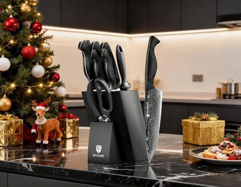 BRODARK Damascus pattern blade highlighting layered artistry and durable edge