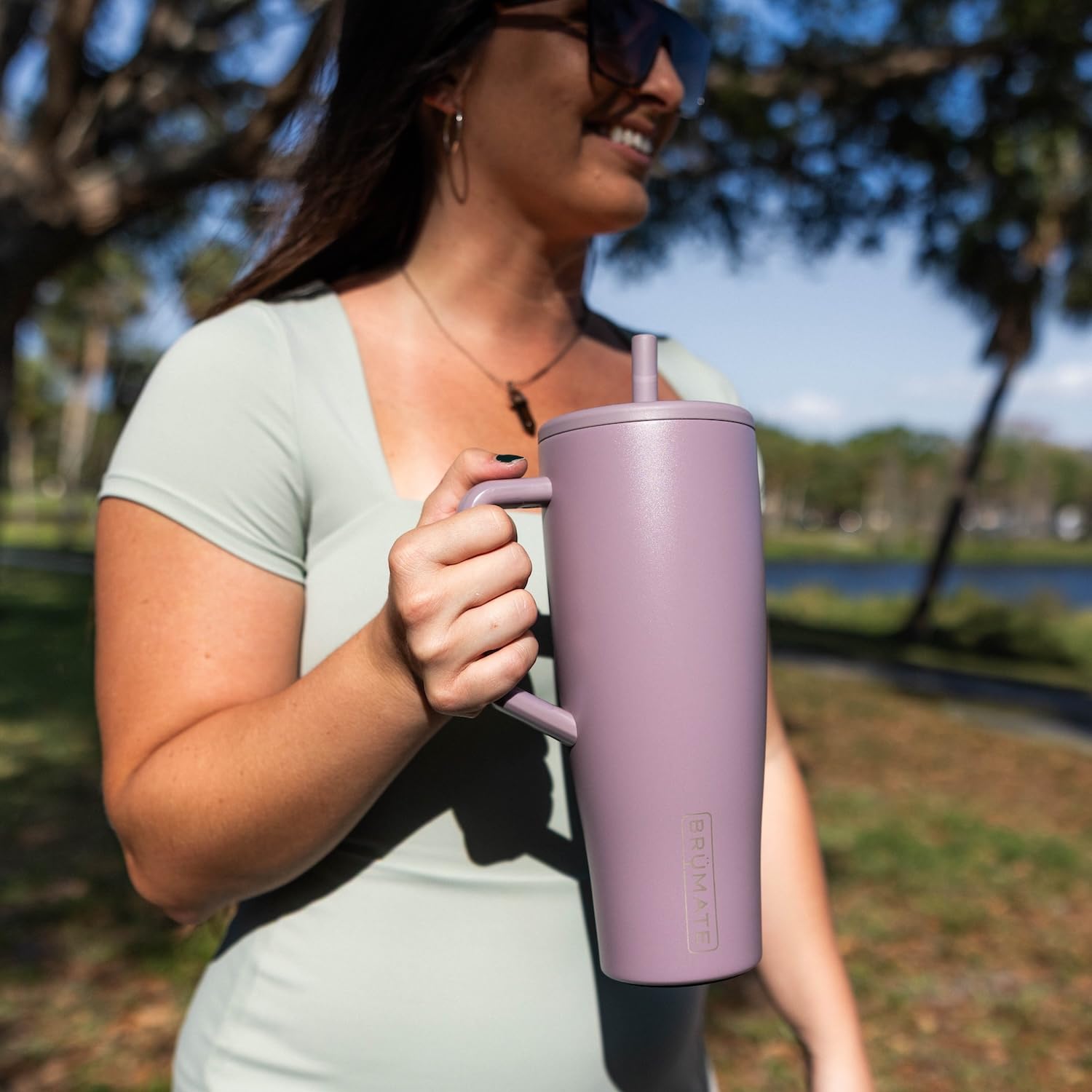 BrüMate Era fits most cup holders, making it a reliable travel companion.