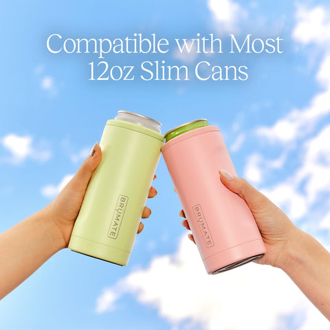 BrüMate Hopsulator Slim onyx leopard, on wood surface, condensation-free and coaster-free.